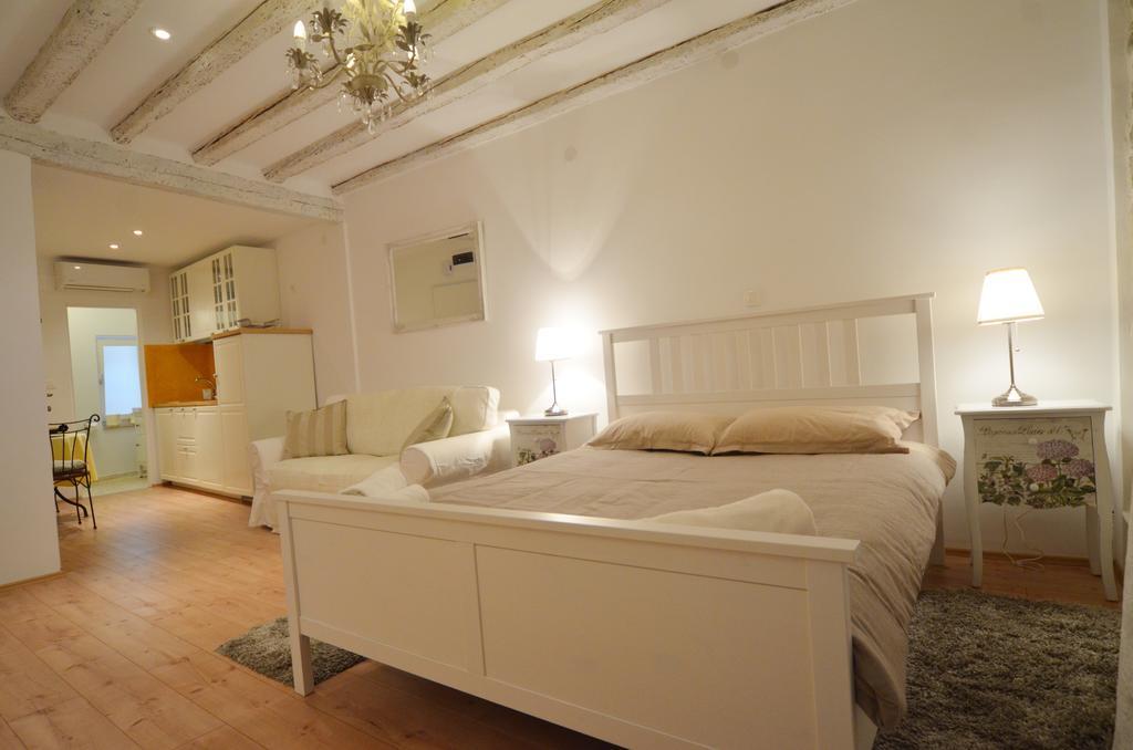 Studios Villa Rossella 4 로비니 외부 사진