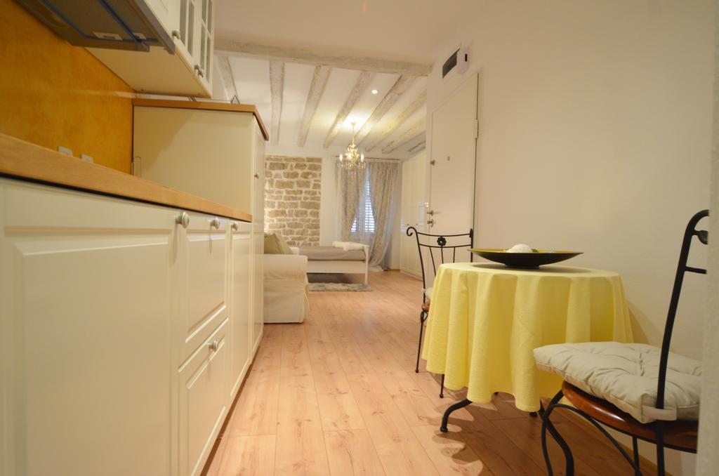 Studios Villa Rossella 4 로비니 객실 사진